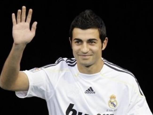 El defensa Raúl Albiol se queda tres años más en el Real Madrid