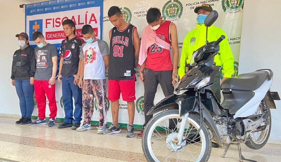 Esta organización se dedicaba al hurto en todas sus modalidades, utilizando armas de fuego y corto punzantes. 
  