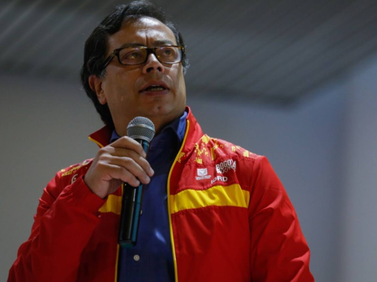 Distrito pide investigar millonario contrato de mobiliario de la administración Petro