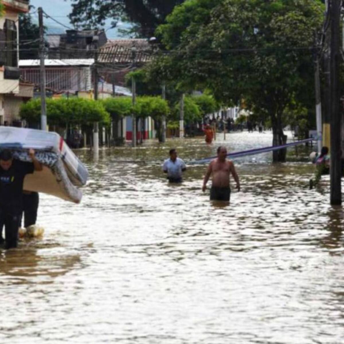 Autoridades siguen gestionando ayudas para los damnificados en La Virginia