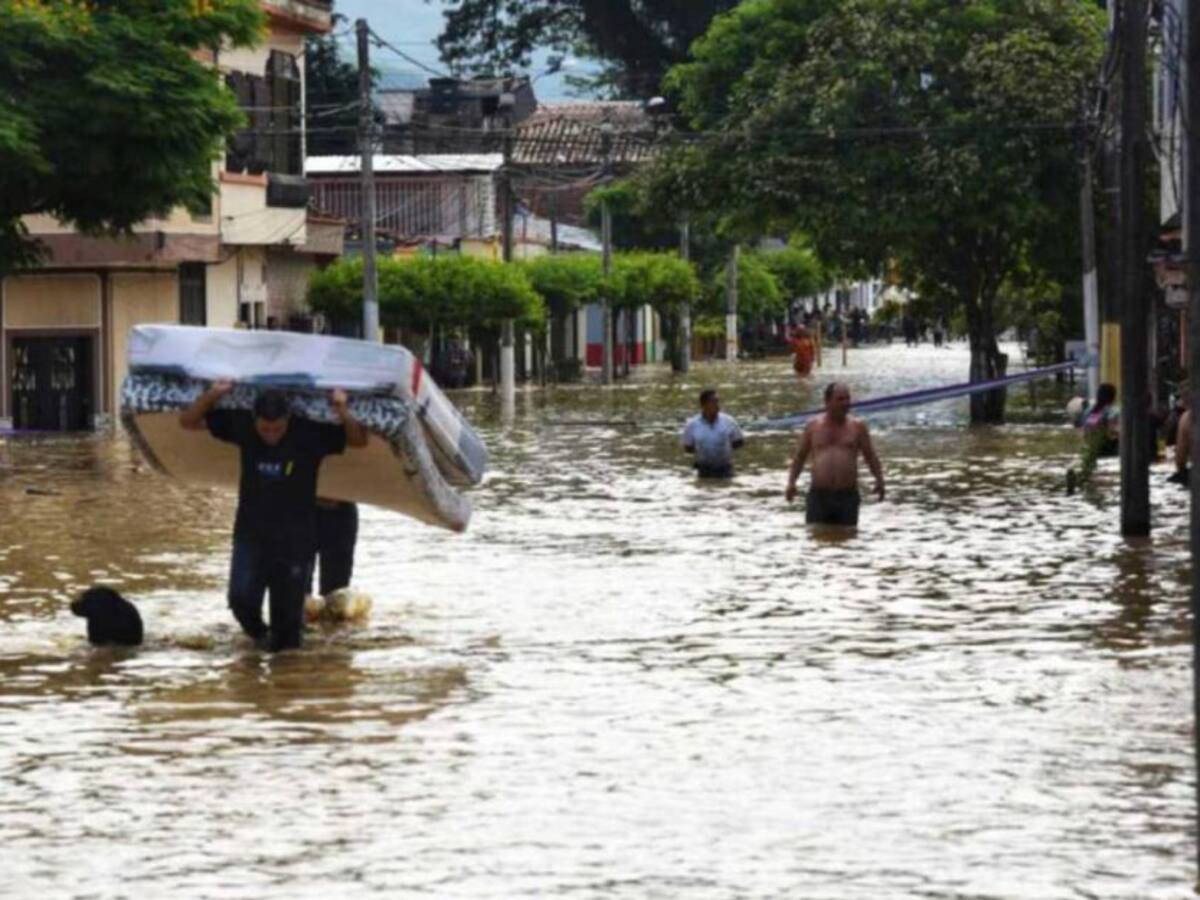 Autoridades siguen gestionando ayudas para los damnificados en La Virginia