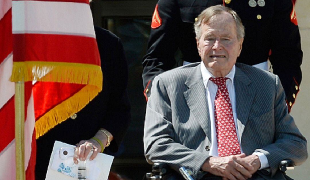 La conmovedora despedida del perro que acompañó a George H. W. Bush