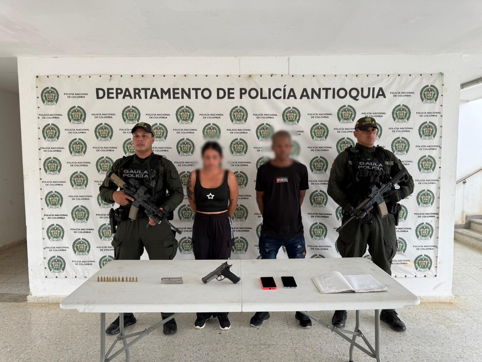 Capturados “Rivera” y alias “Tamara”- foto policía Antioquia