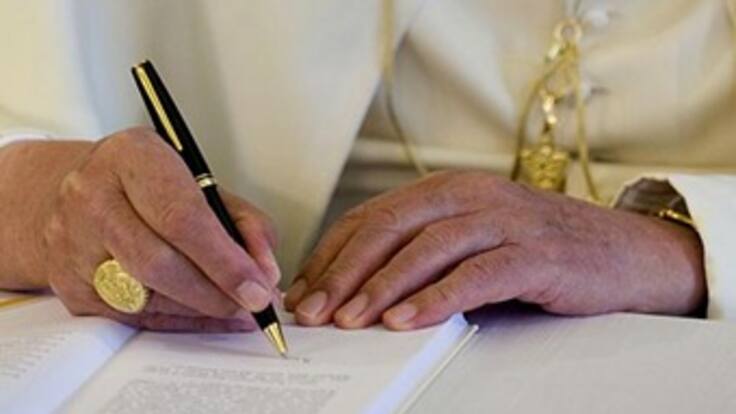 El tradicional anillo de Pescador del papa Francisco será de plata y no de oro