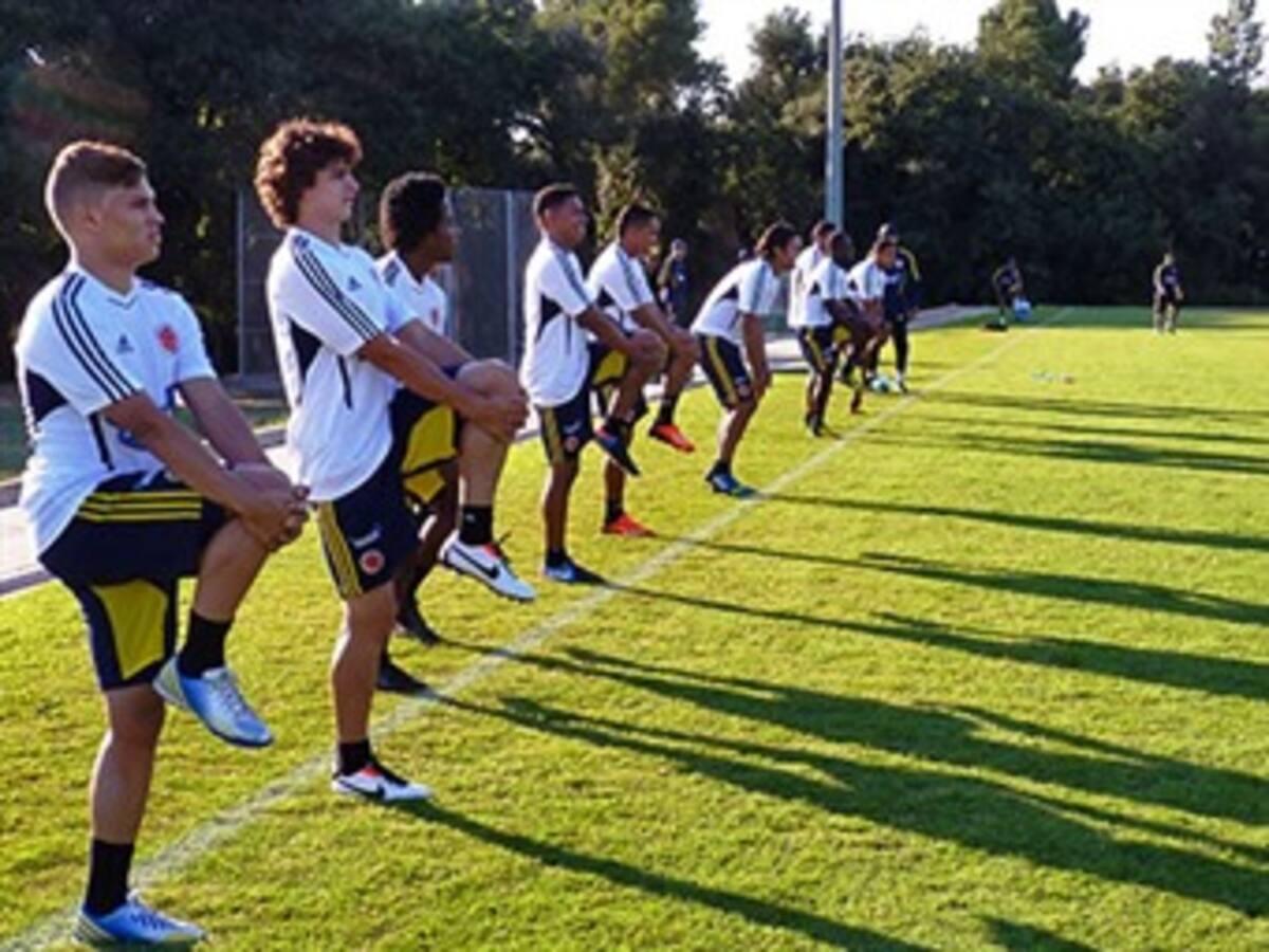 Con 21 jugadores, Colombia entrenó en Barcelona para el juego ante Serbia