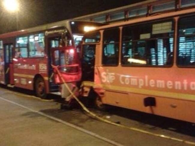 Accidente entre dos buses deja 13 heridos en Bogotá