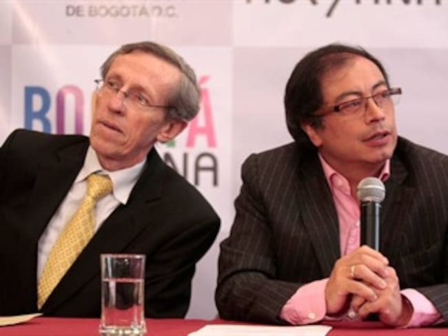 Es impopular que Santos destituya a Petro estando en reelección: Navarro