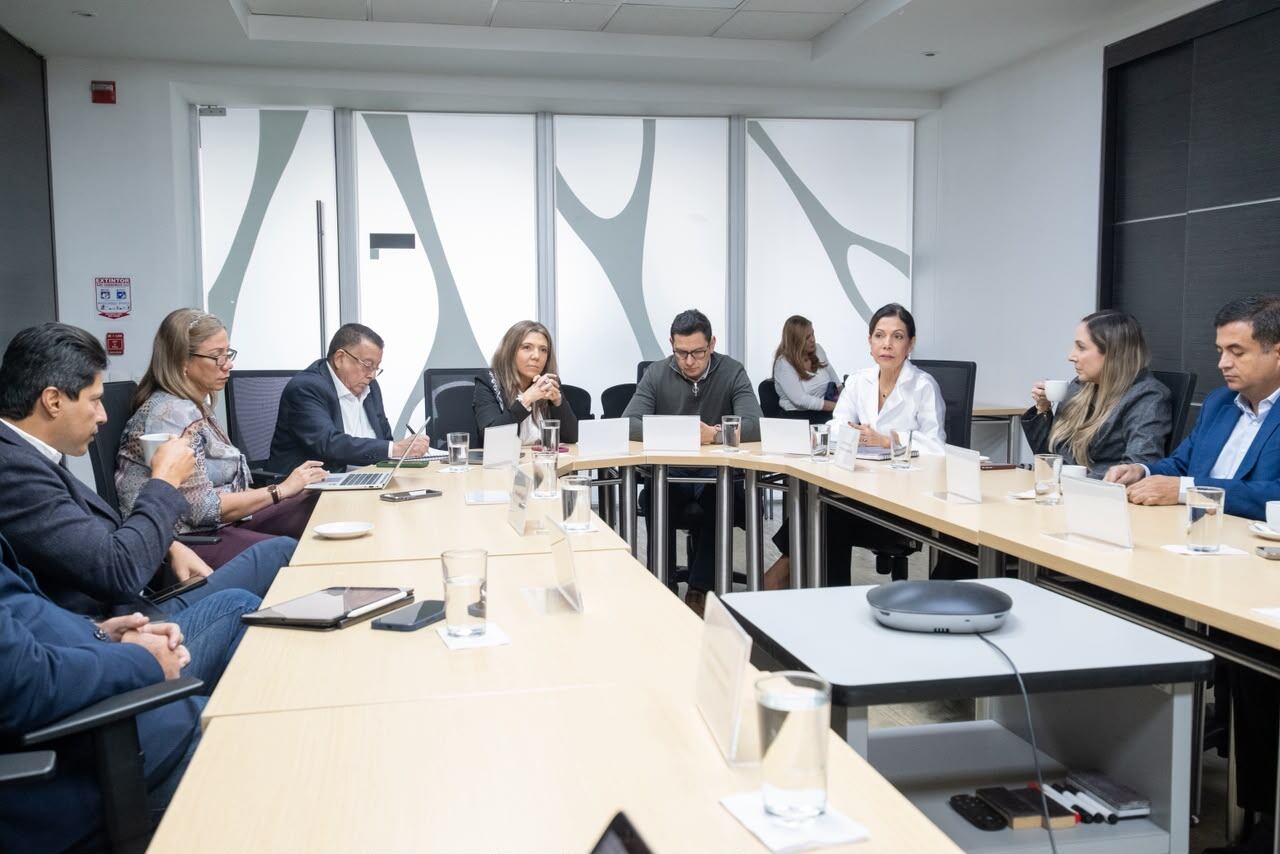 Personería de Santa Marta analiza con la CREG medidas para incentivar el ahorro de energía eléctrica/ Personería de Santa Marta