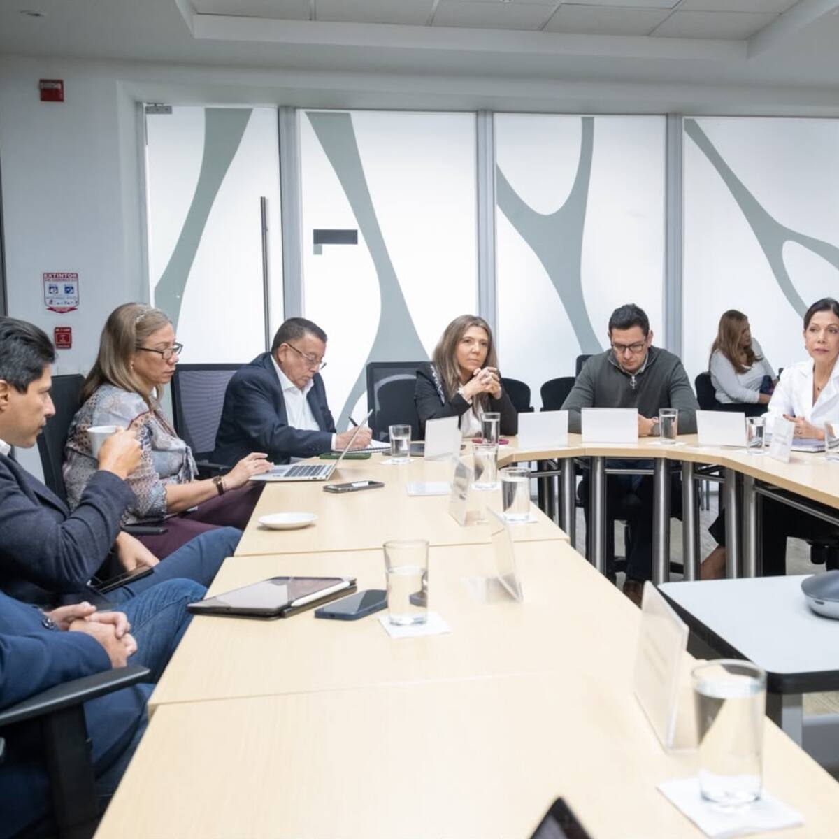 Personería de Santa Marta analiza con la CREG medidas para incentivar el ahorro de energía eléctrica