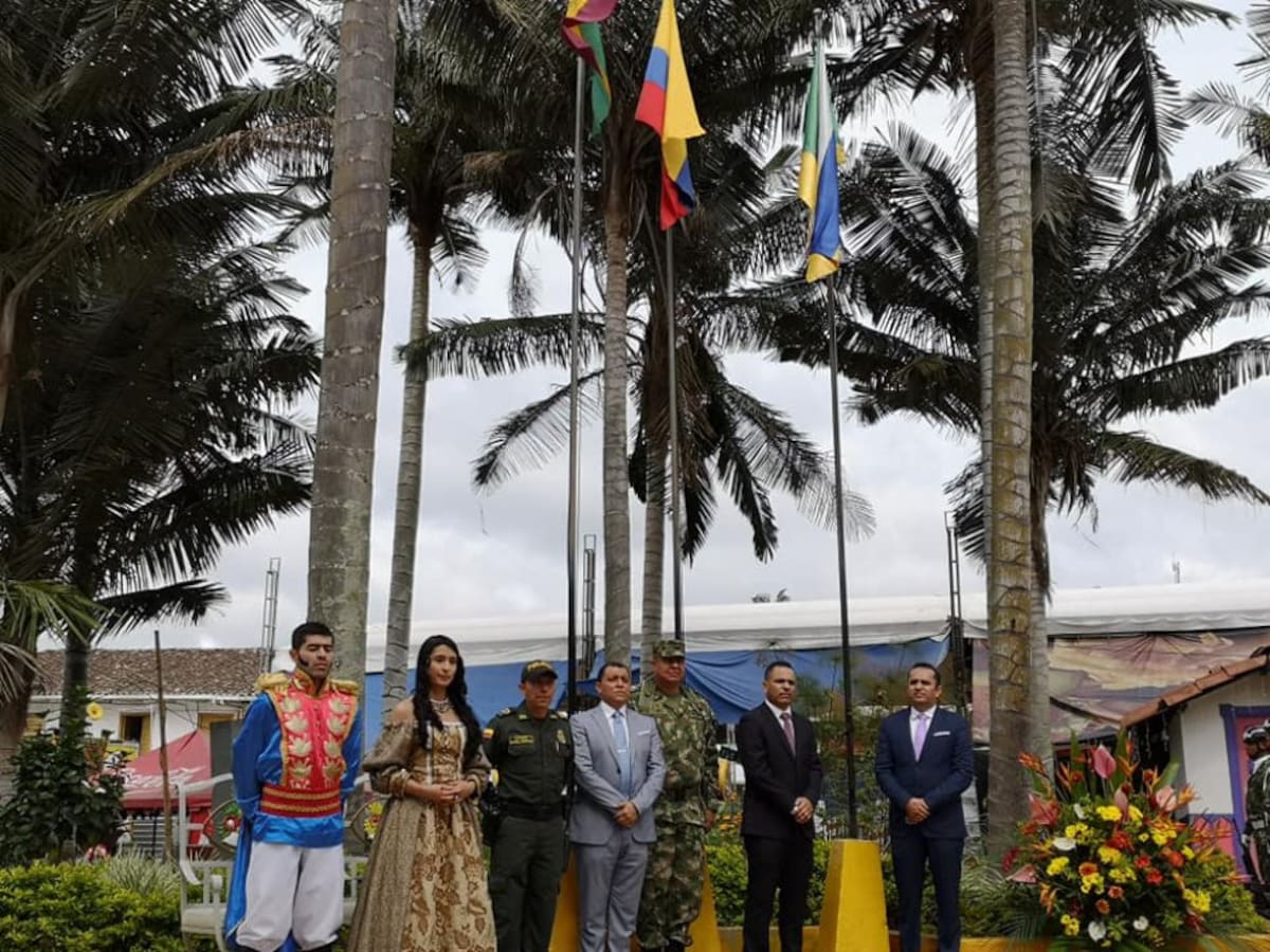 Las autoridades políticas, administrativas y militares del Quindío participaron de los actos protocolarios en el que se honró la memoria de los próceres de la patria como Simón Bolívar que pasó por el municipio de Salento, Quindío