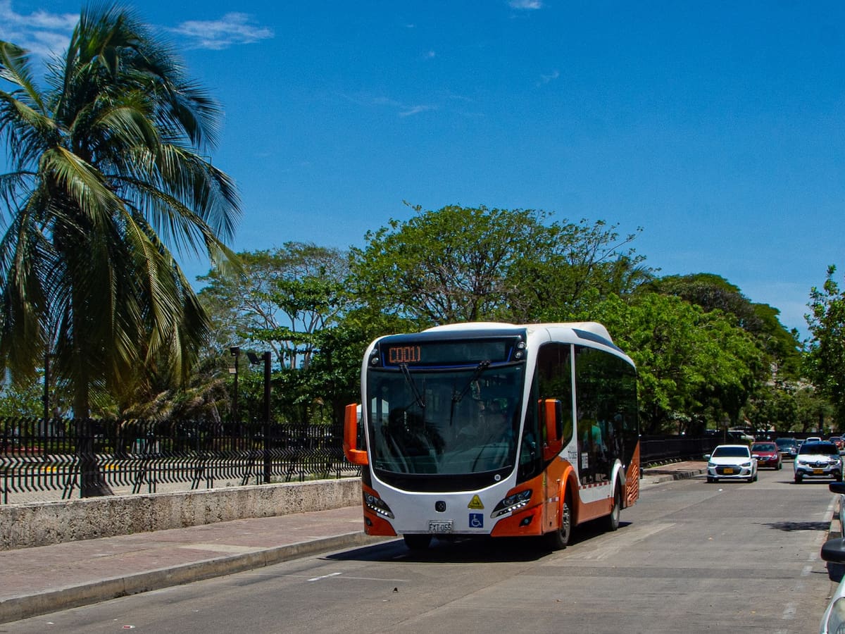 Transcaribe rechaza ataque a busetón por parte de un conductor de vehículo particular