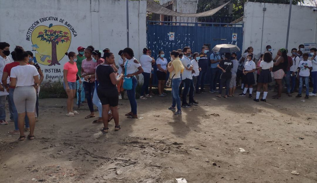 Con un plantón reclamaron al distrito atender las necesidades del plantel en materia de infraestructura educativa