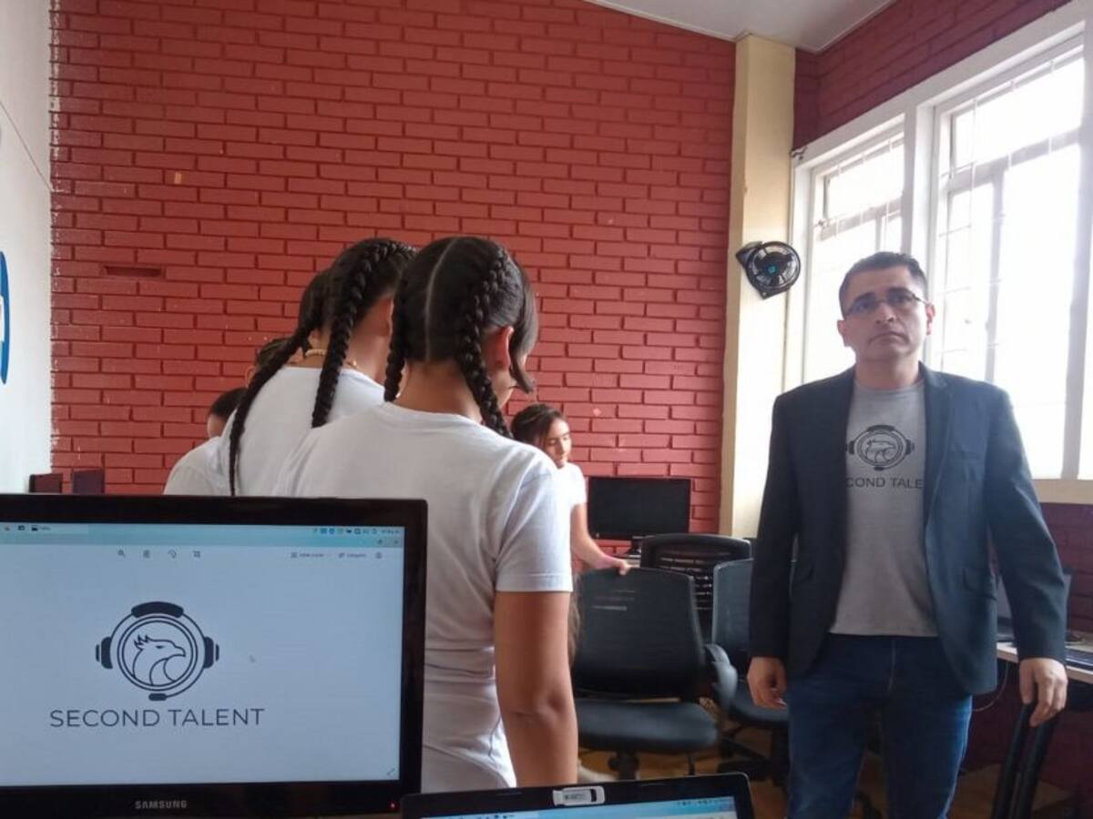 Primer call center en una cárcel del país apunta a resocialización