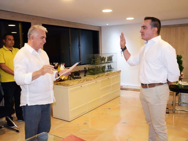 Fue gerente de la ESE Municipal David Molina Muñoz de Oporapa en el periodo 2008 – 2012 y de la ESE Municipal, Manuel Castro Tovar de Pitalito en los periodos 2012 al 2020.