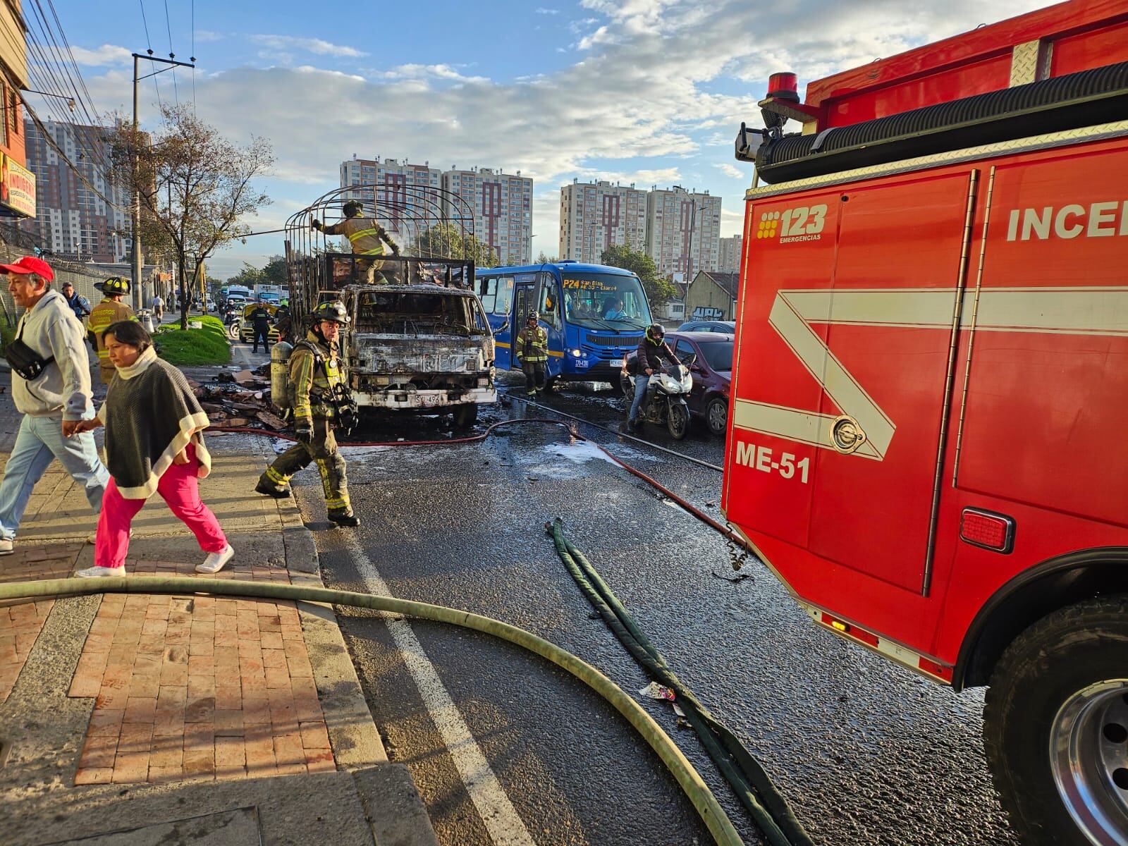 Camión incendiado en la Av. Villavicencio con Autopista Sur - Movilidad Bogotá