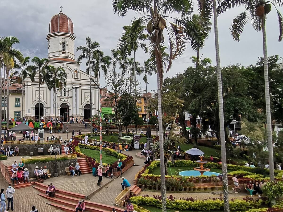 Ituango prohíbe parrillero y limita horarios como medidas ante plan pistola