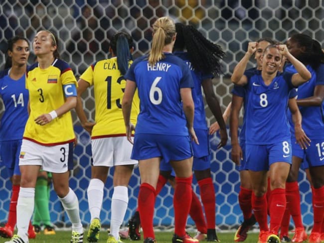 Selección femenina sufre dolorosa caída ante Francia en su debut en Río