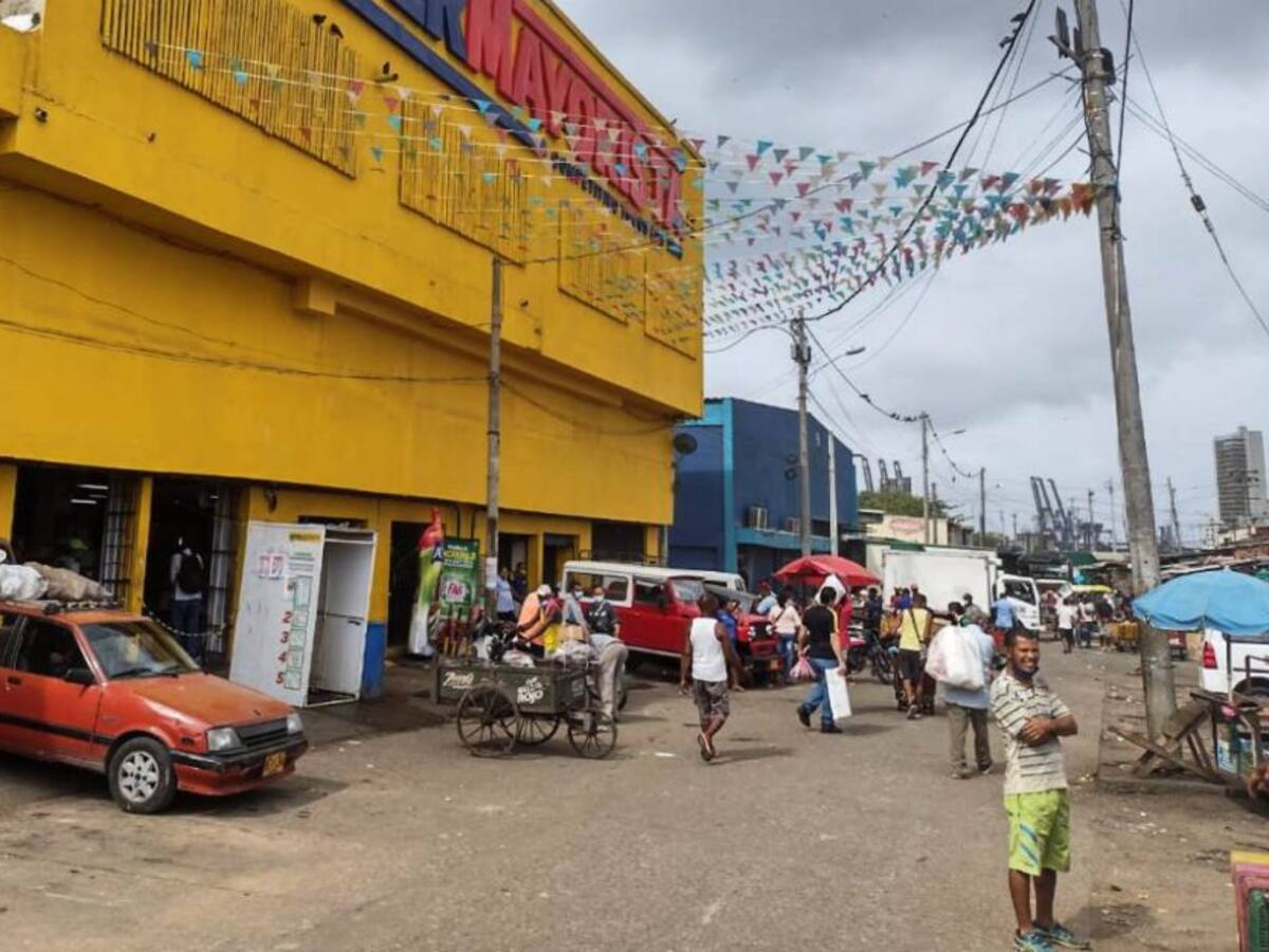Mayoristas de Bazurto pidieron controles al comercio informal