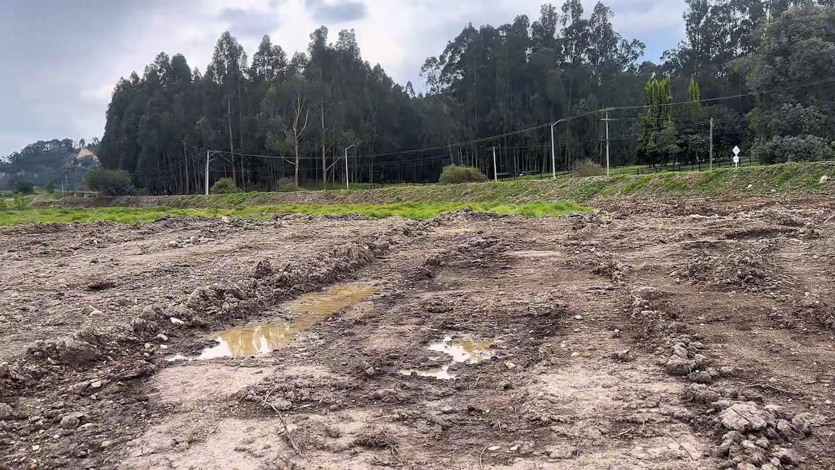 Frenan disposición irregular de escombros que amenazaba canales de agua en Sopó