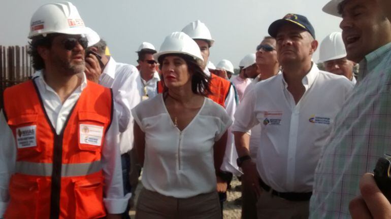 La Ministra de Transporte, Natalia Abello, acompañó al Vicepresidente de la República, Germán Vargas, a una inspección de las obras de construcción del nuevo puente Pumarejo el pasado fin de semana