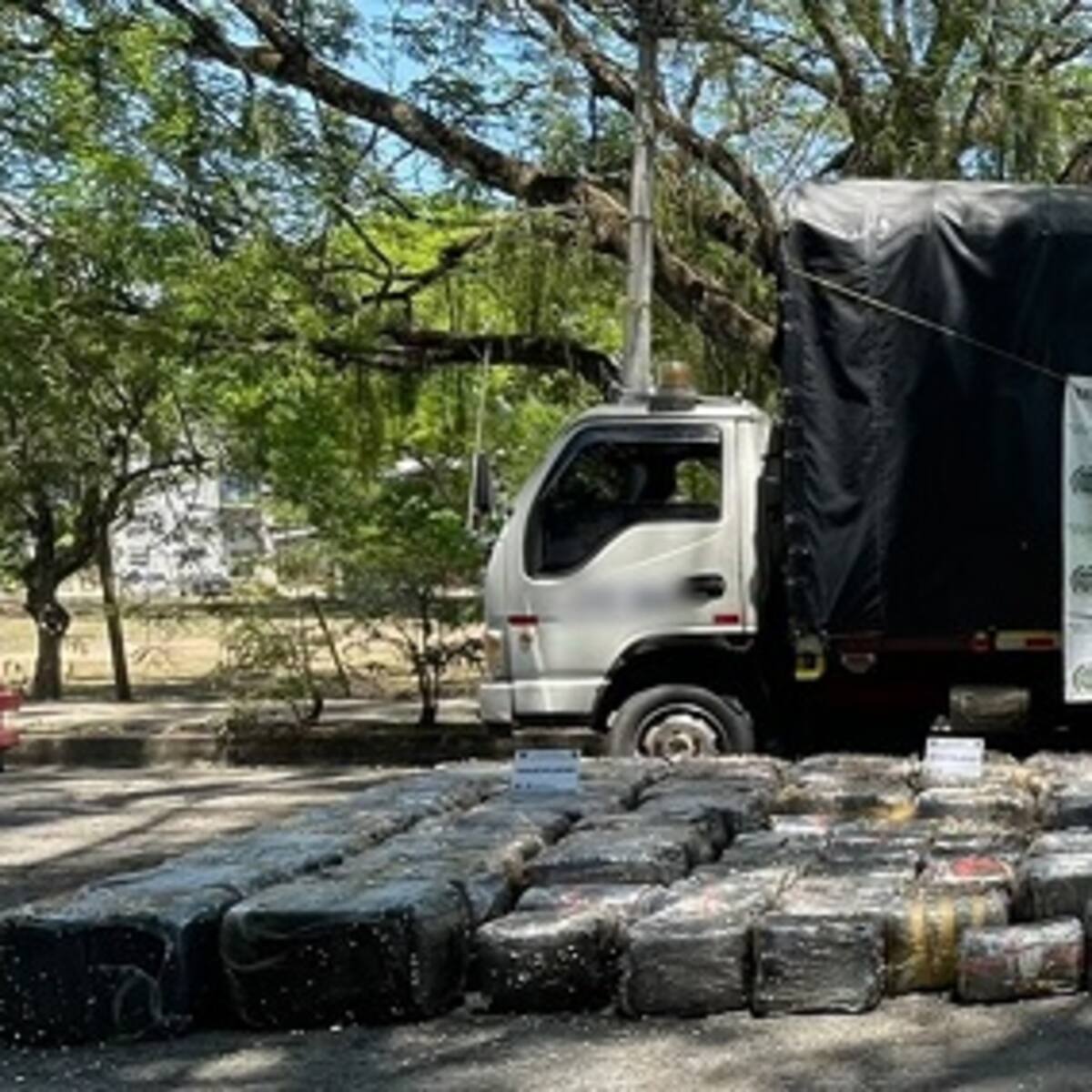 En La Pintada incautaron 1.2 toneladas de marihuana que era transportada en un camión