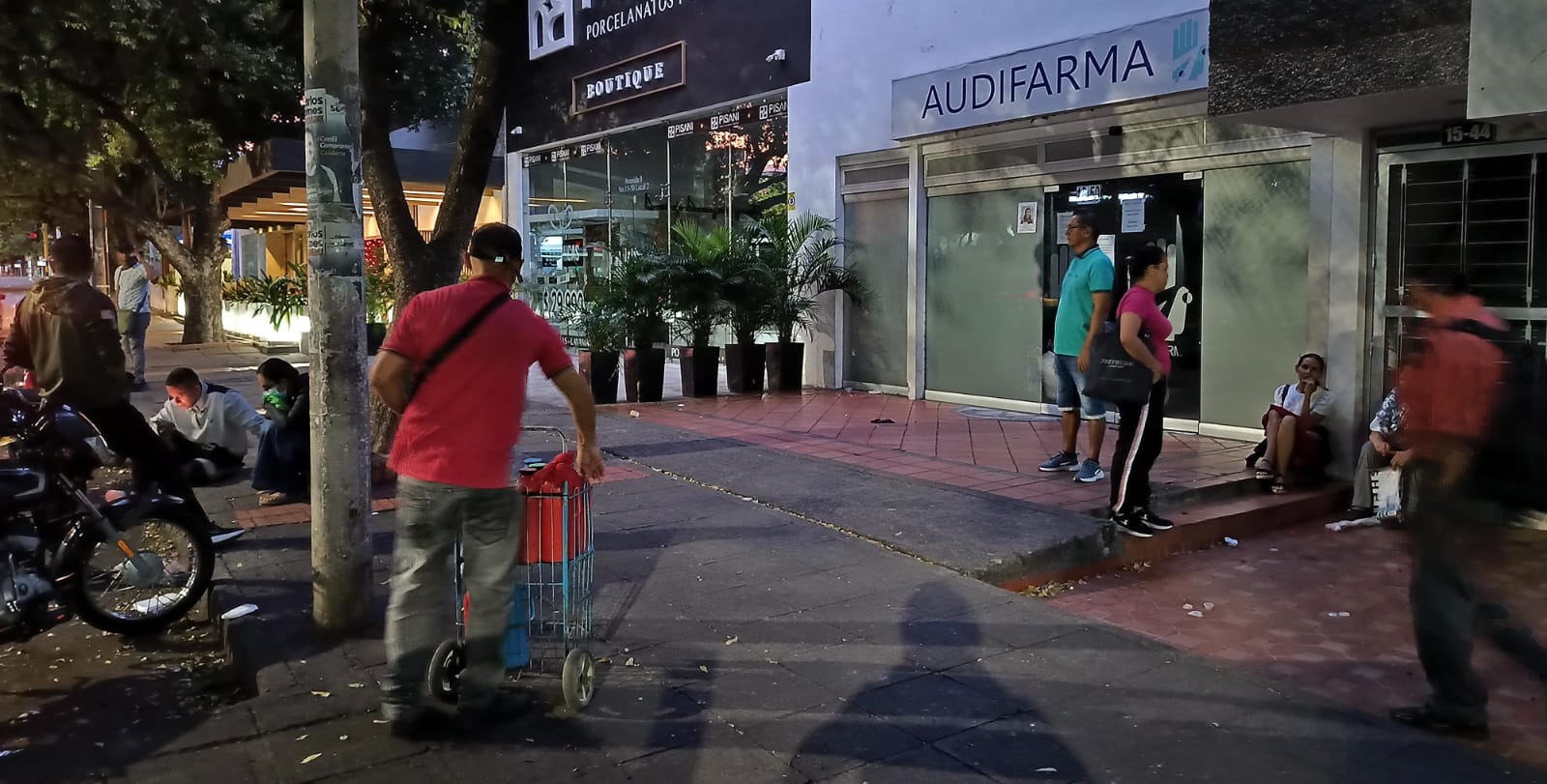 Usuarios de Audifarma deben madrugar para apartar turno