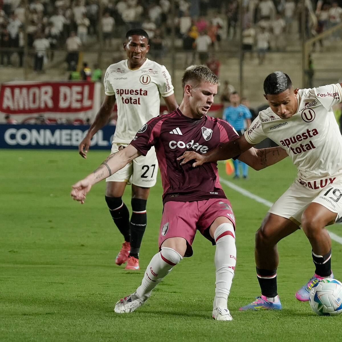 Castaño fue titular y Borja sumó minutos en victoria de River sobre Universitario en Libertadores