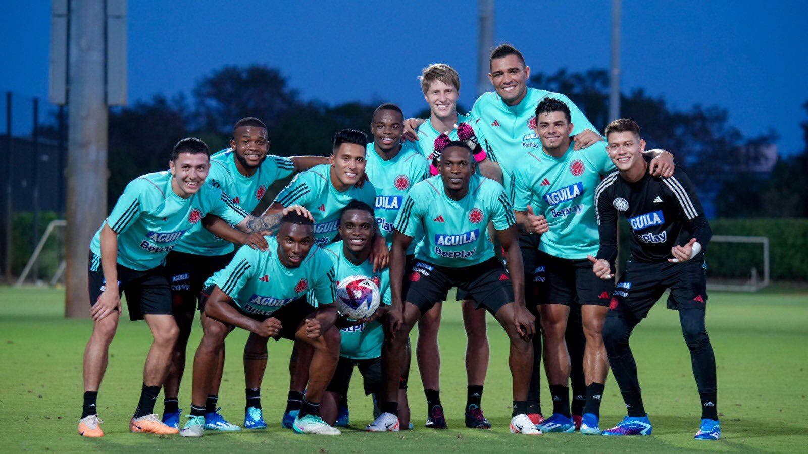 Selección Colombia en el entrenamiento // Twitter (X): @FCFSeleccionCol