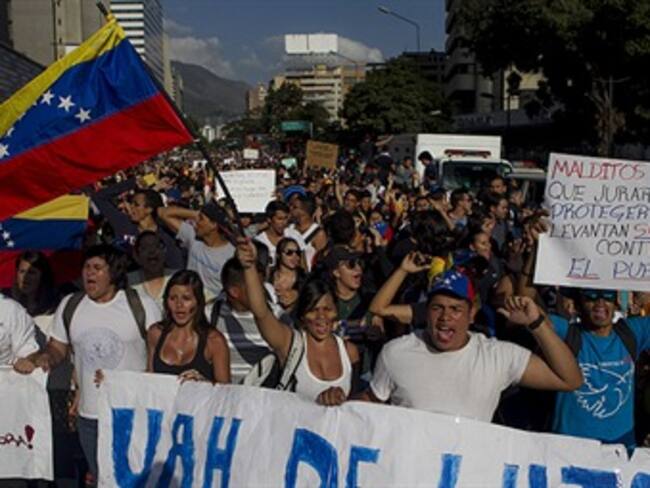 Gobierno venezolano ofrece diálogo a los jóvenes opositores