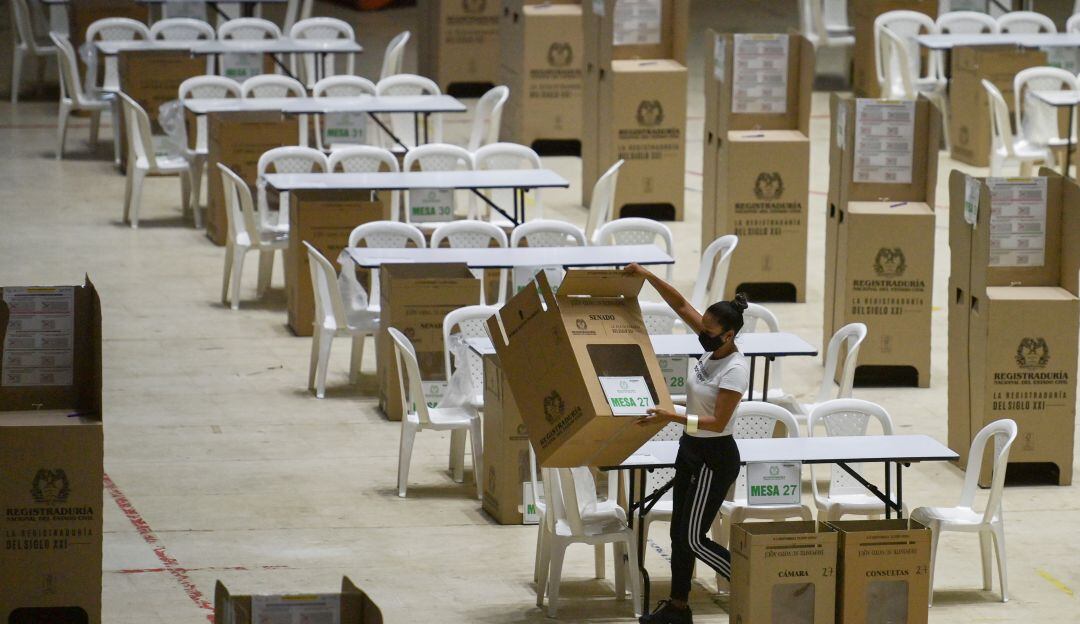 Elecciones: Se abren urnas para elegir Congreso y candidatos a presidencia