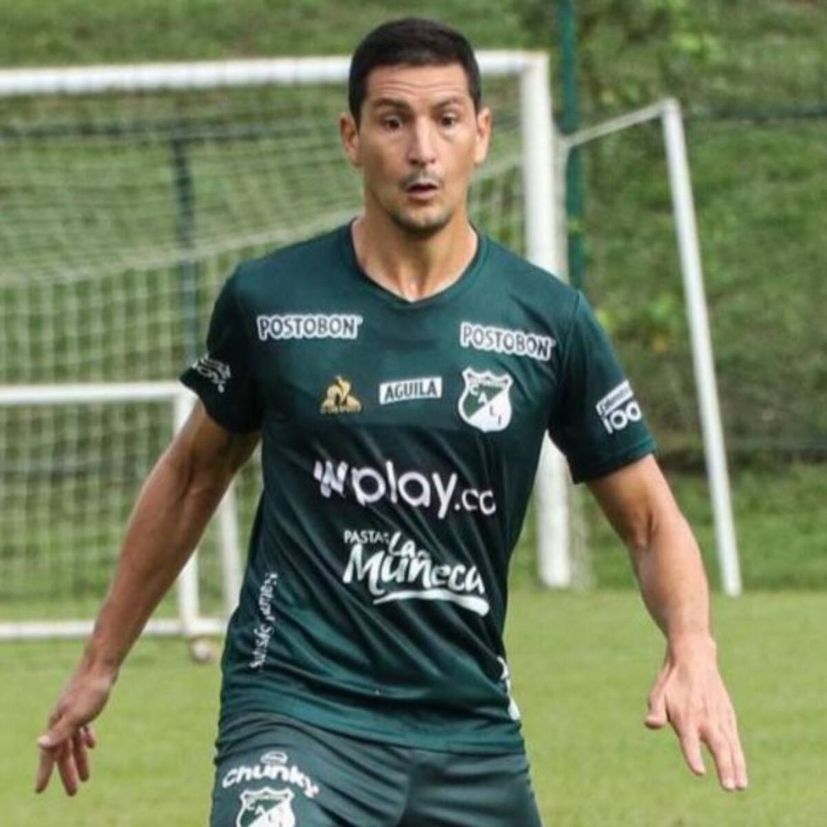 Burdisso sobre Teófilo: "Me sorprendió la forma de entrenar"