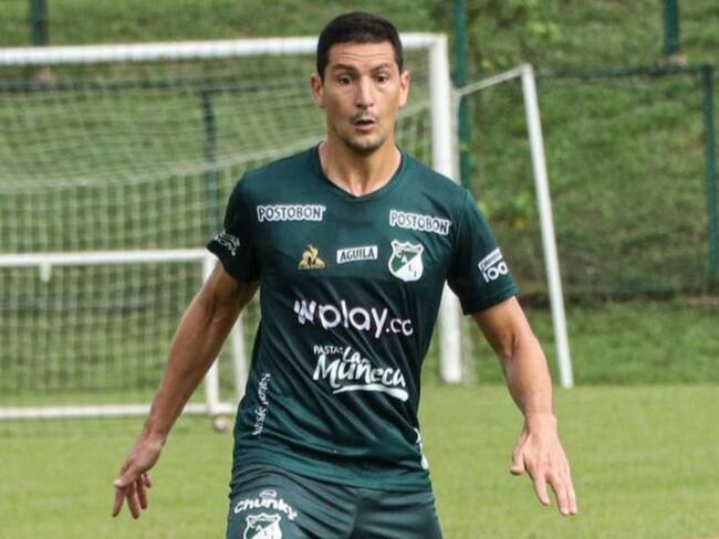 Burdisso sobre Teófilo: "Me sorprendió la forma de entrenar"