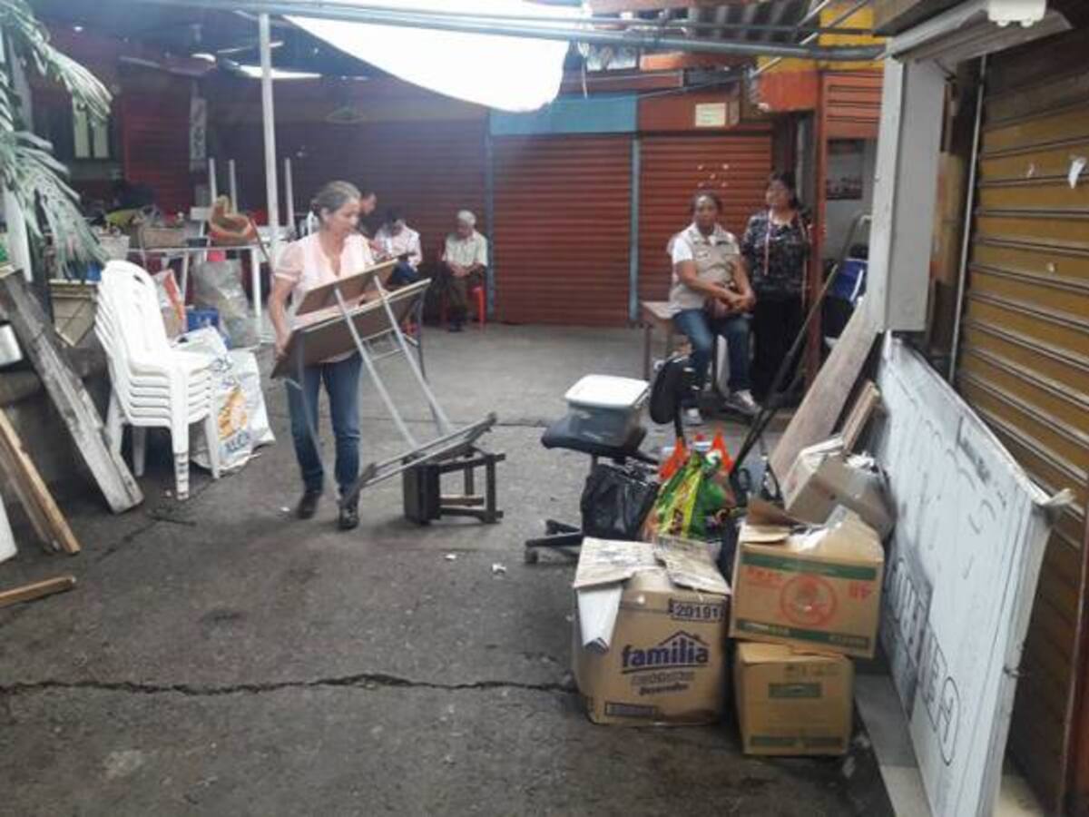 Vendedores ambulantes se trasladan para el centro comercial del Café