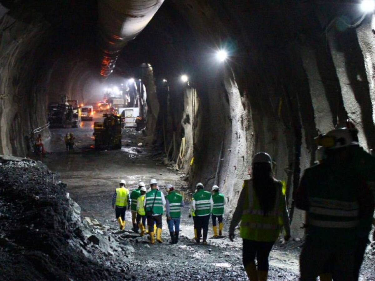 Avanza la construcción del túnel de Toyo