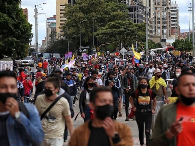¿Se deben mantener las protestas o avanzar en la reactivación del país?. Foto: Colprensa / CAMILA DÍAZ