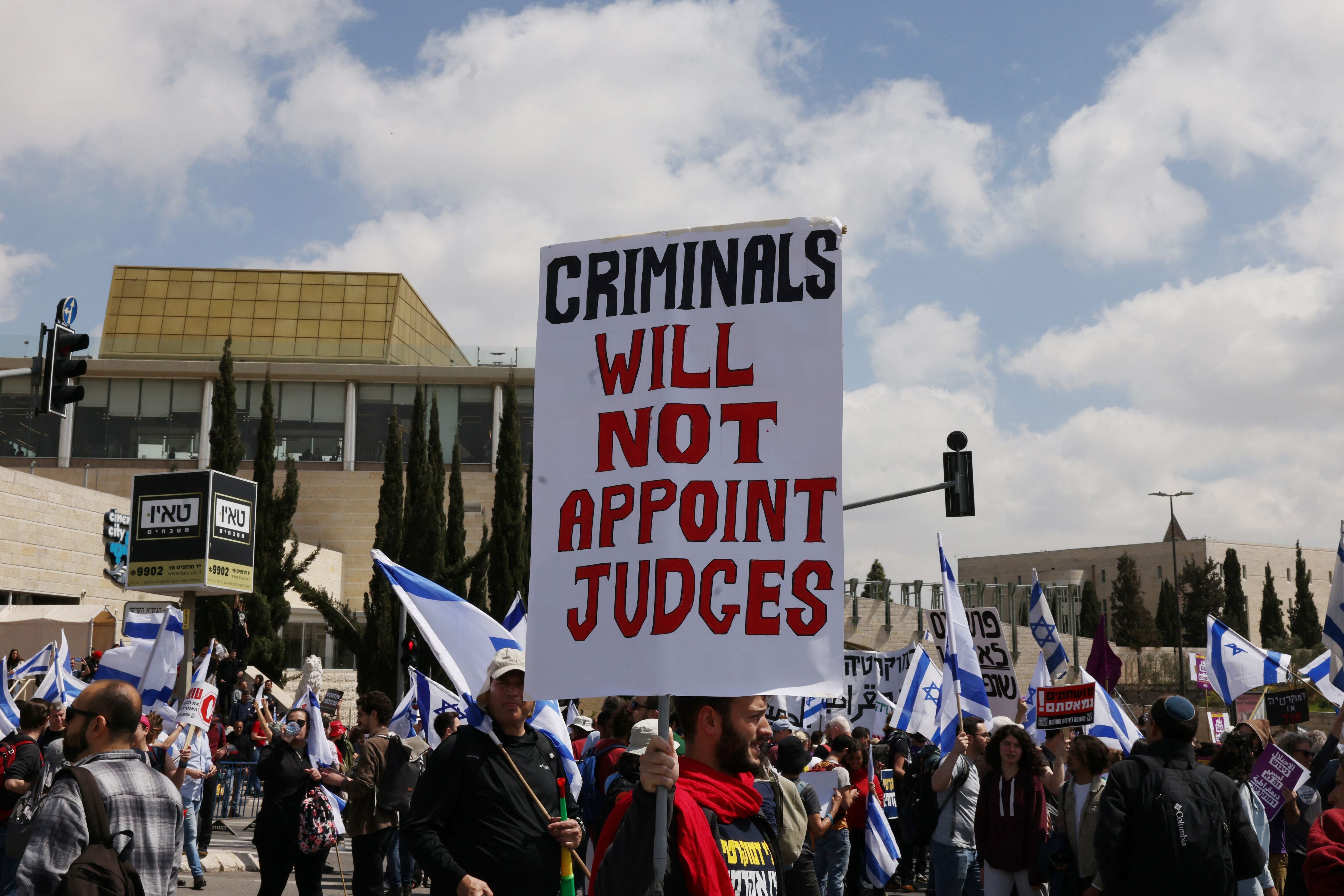 Jornada de protestas civiles en Israel en rechazo a la propuesta de reforma judicial que debilita las cortes y aumenta el poder del ejecutivo. 
(Foto: HAZEM BADER/AFP via Getty Images)