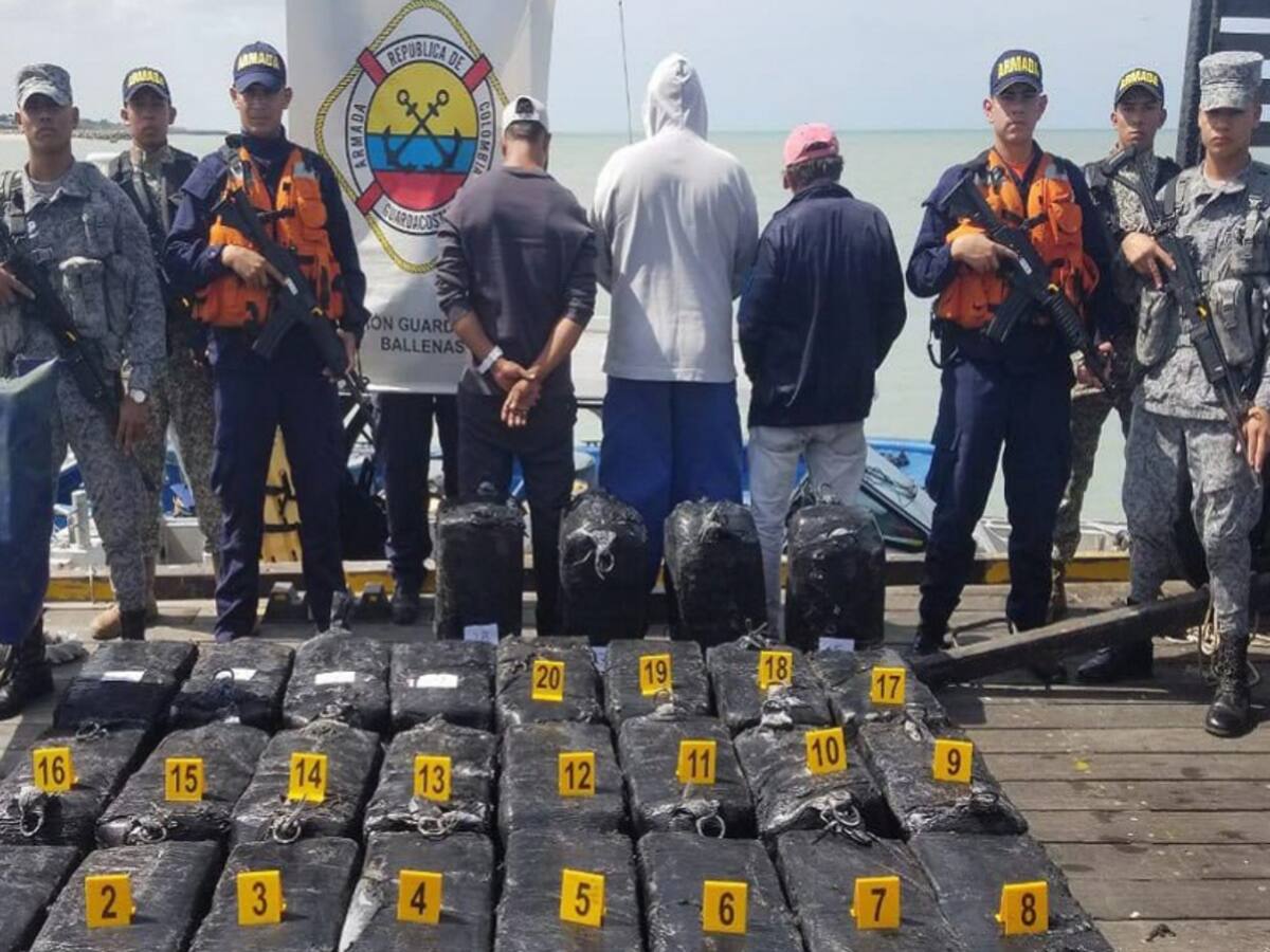 Incautan una tonelada de cocaína durante operación en el mar