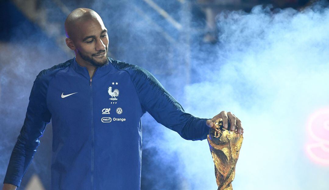 Steven N'Zonzi con la Selección de Francia en 2018