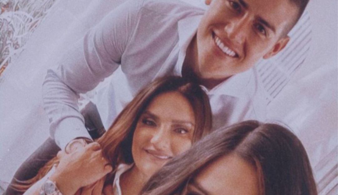 James Rodríguez junto a su familia. 