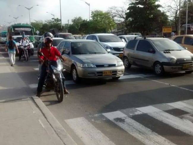 Monumental trancón por paro de conductores de Dacias en Barranquilla