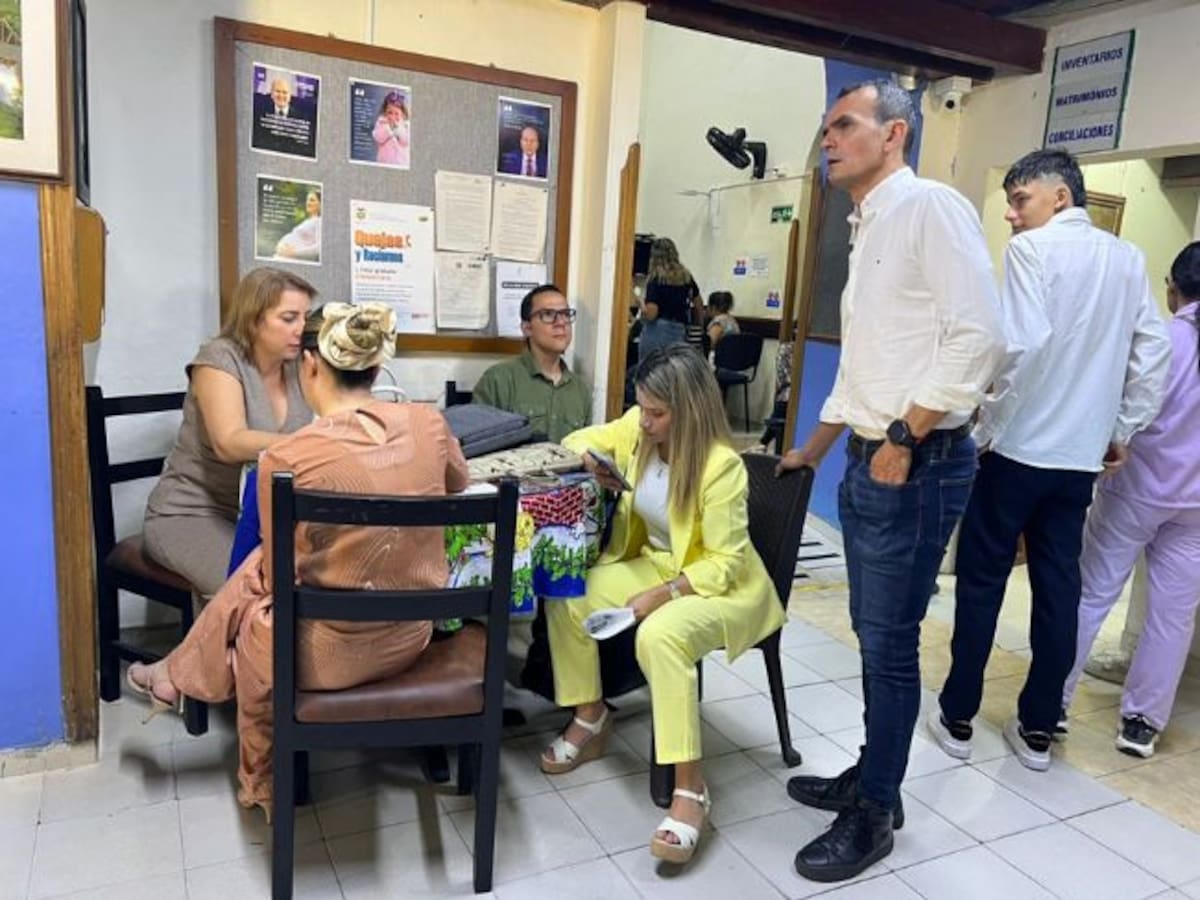 Exfuncionarios dejan constancia ante notaría por incumplimiento de reintegro