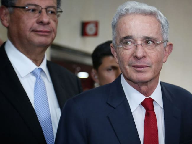 Uribe dice que hay sectores que quieren crear un ambiente prechavista