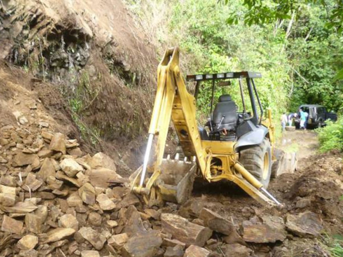 Posibles intervenciones mineras explicarían deslizamiento en la vía Landázuri–Vélez (Santander)