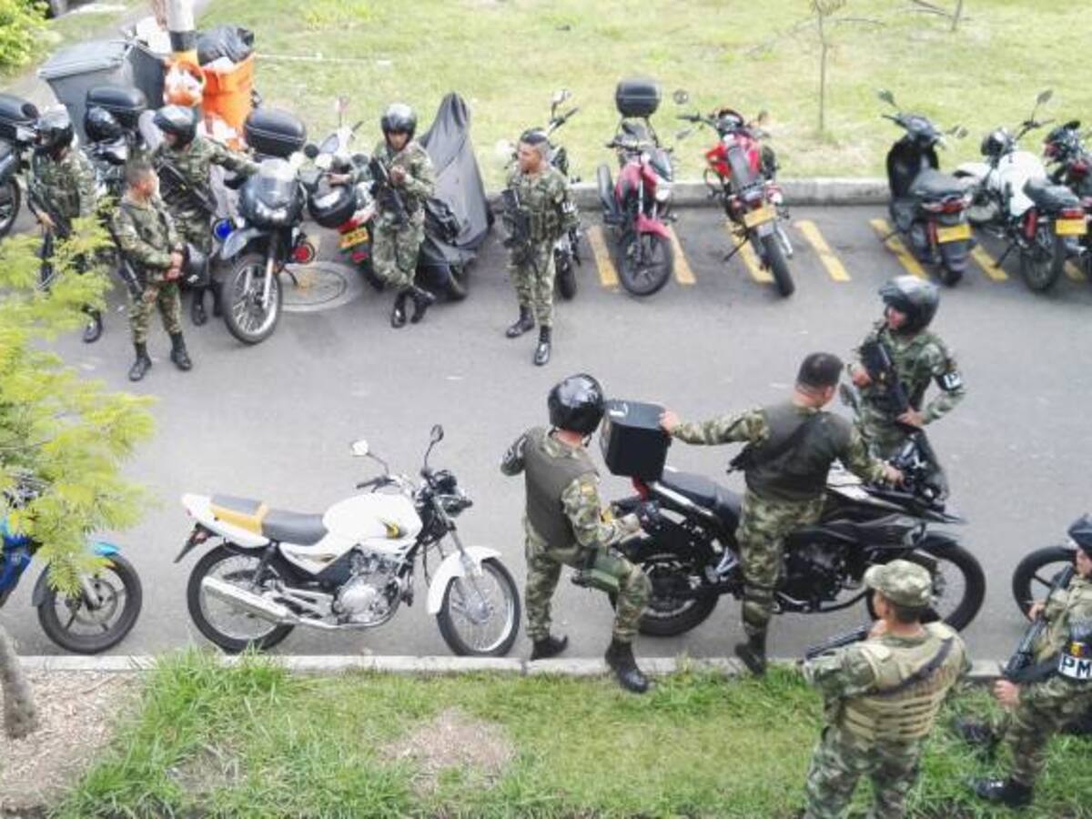 Tres hostigamientos a policías en Antioquia por miembros del Clan del Golfo