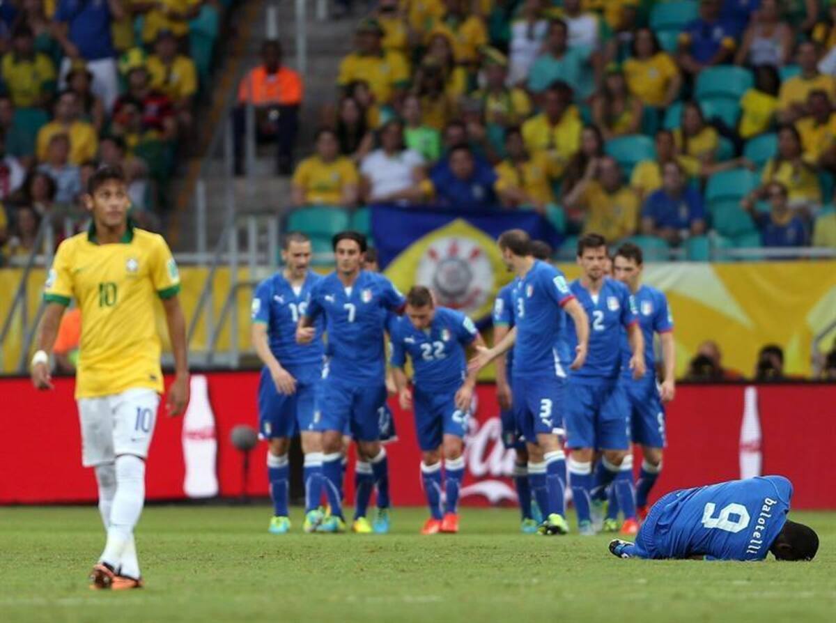 Brasil, primero en su grupo tras vencer 4-2 a Italia.