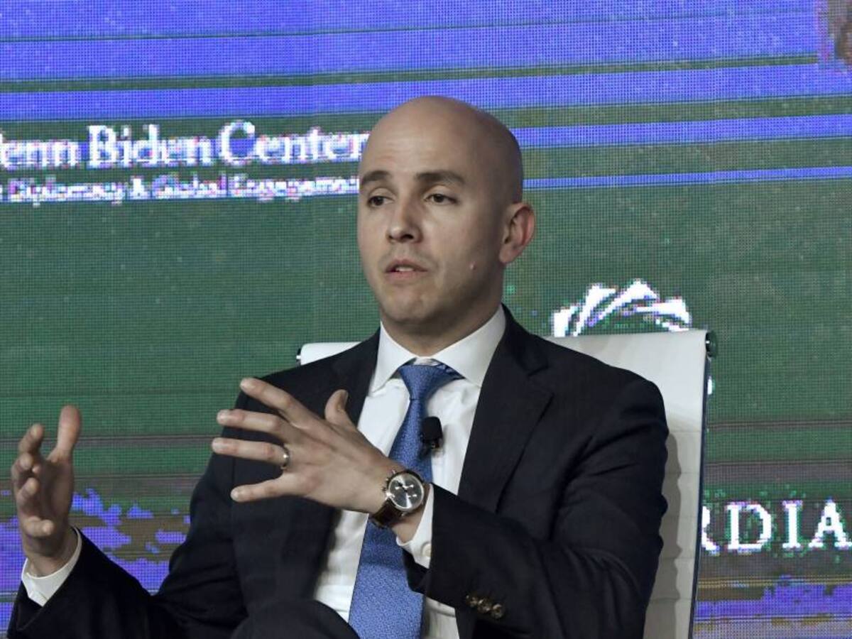 Funcionarios del gobierno Biden llegan a Bogotá para reunirse con Petro y Duque