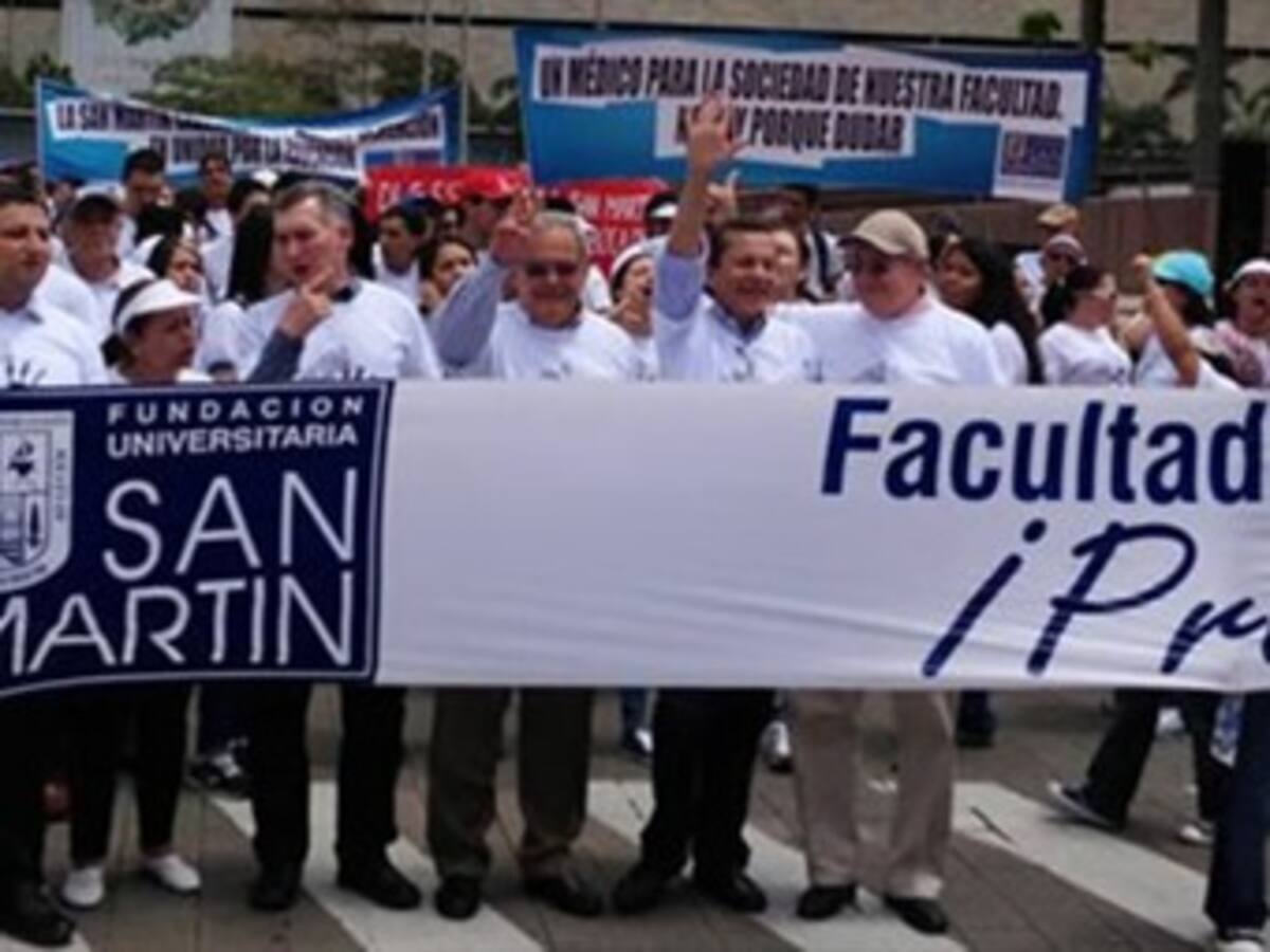 Avanza marcha de estudiantes de la Fundación San Martín