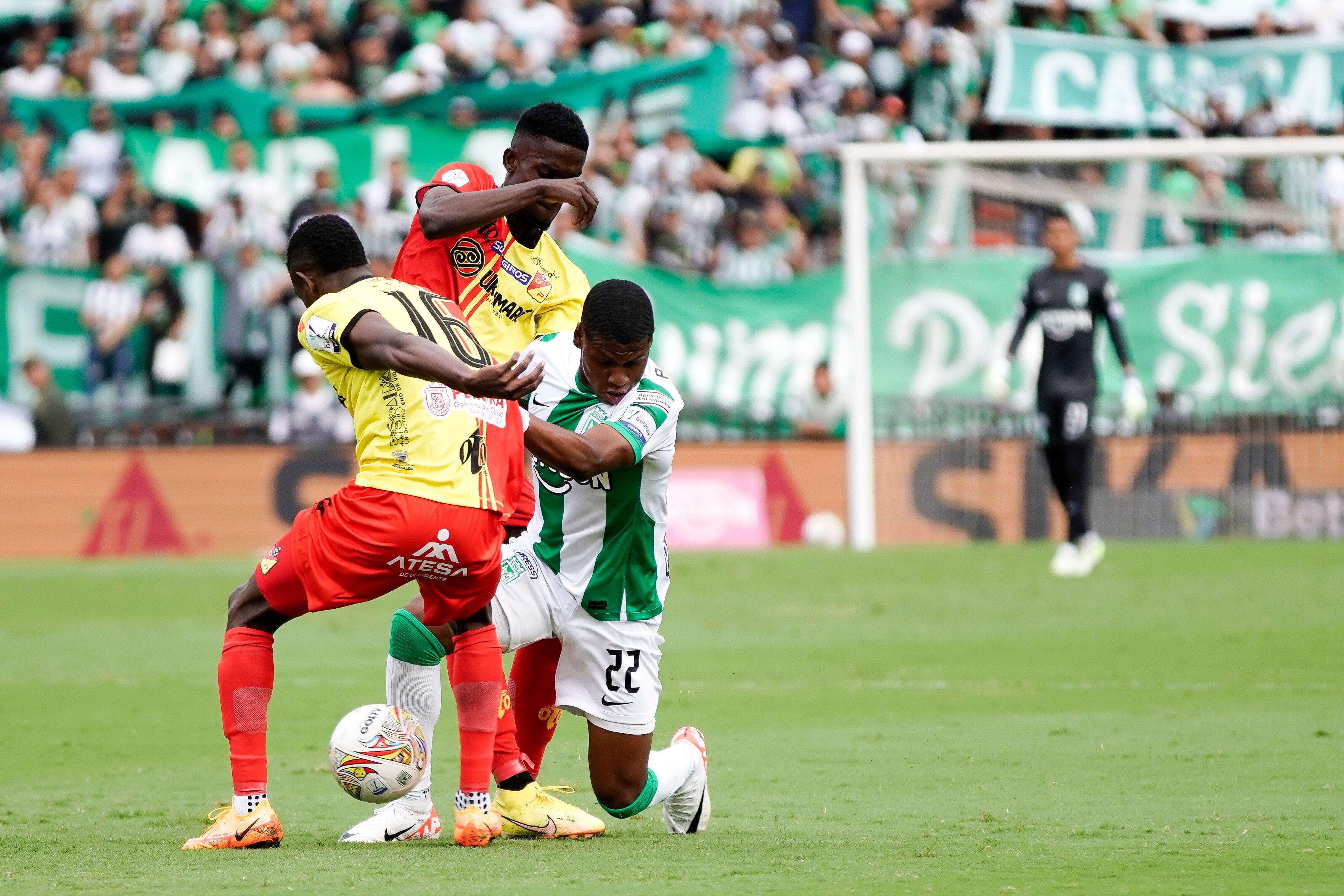 Nacional y Pereira se enfrentan en el estadio Atanasio Girardot. (Colprensa-Juan Augusto Cardona).