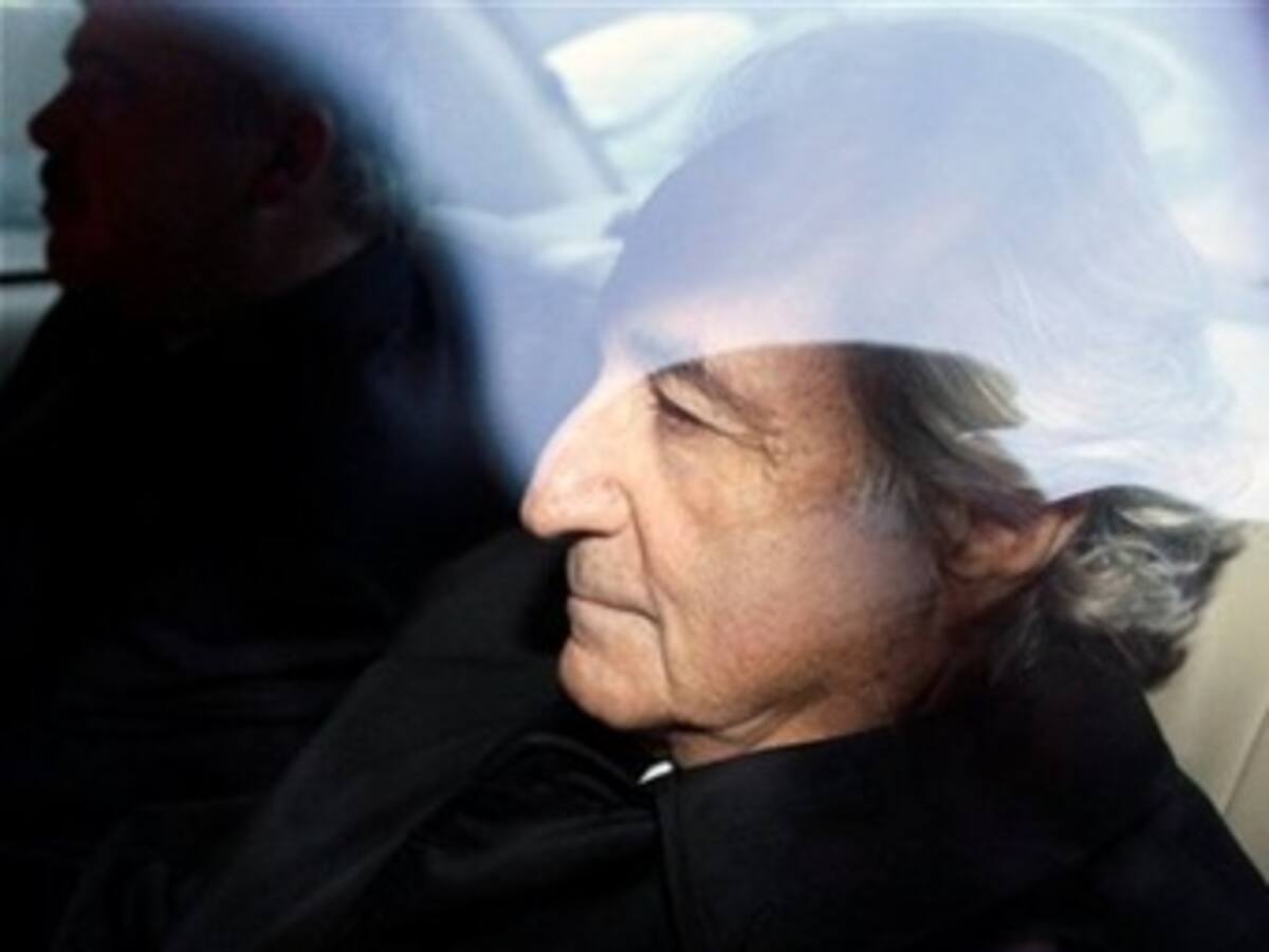 Madoff pierde su 'casa por cárcel' y enfrenta 150 años de prisión