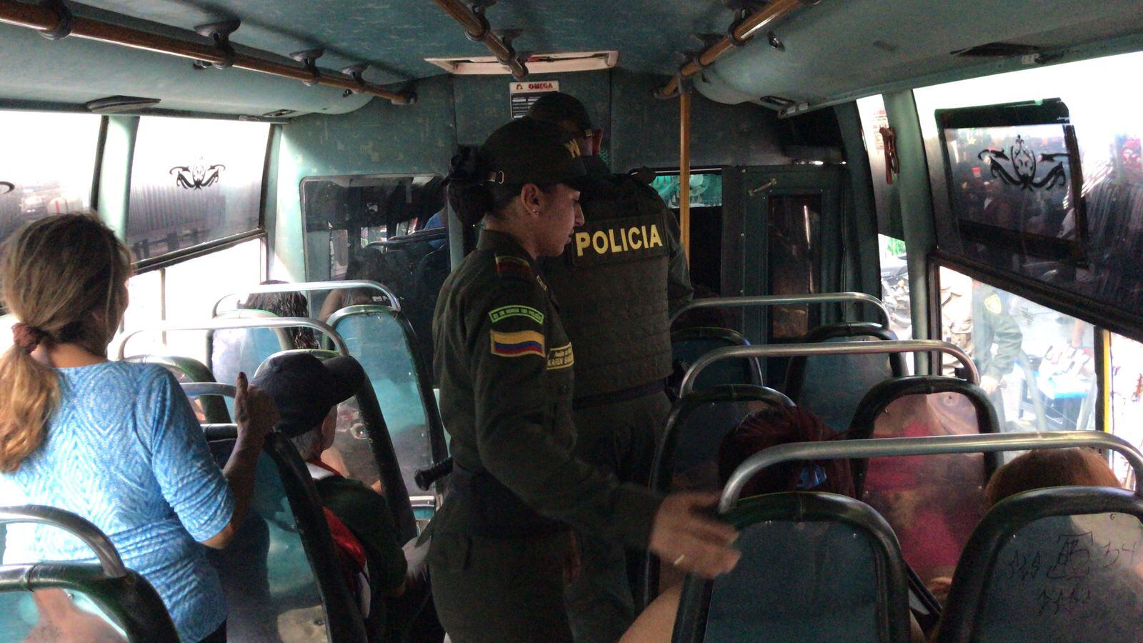 Policía ocupa buses urbanos en busca de delincuentes
